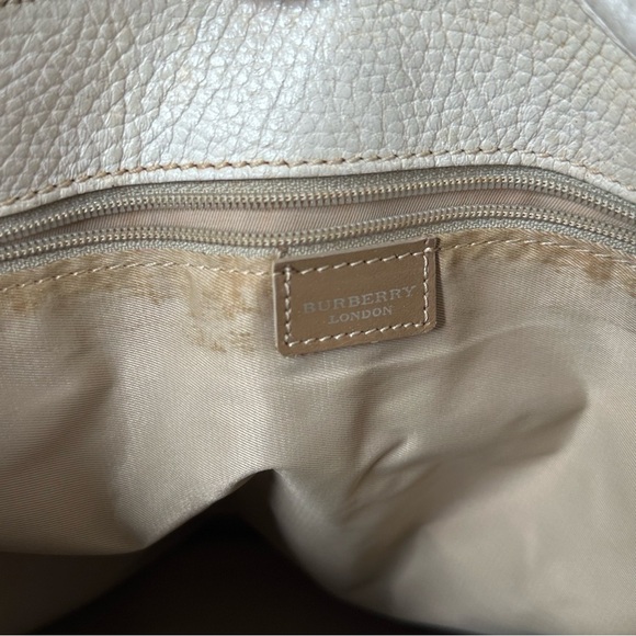 Elegant Burberry White Leather Tote Bag - Picture 13 of 16